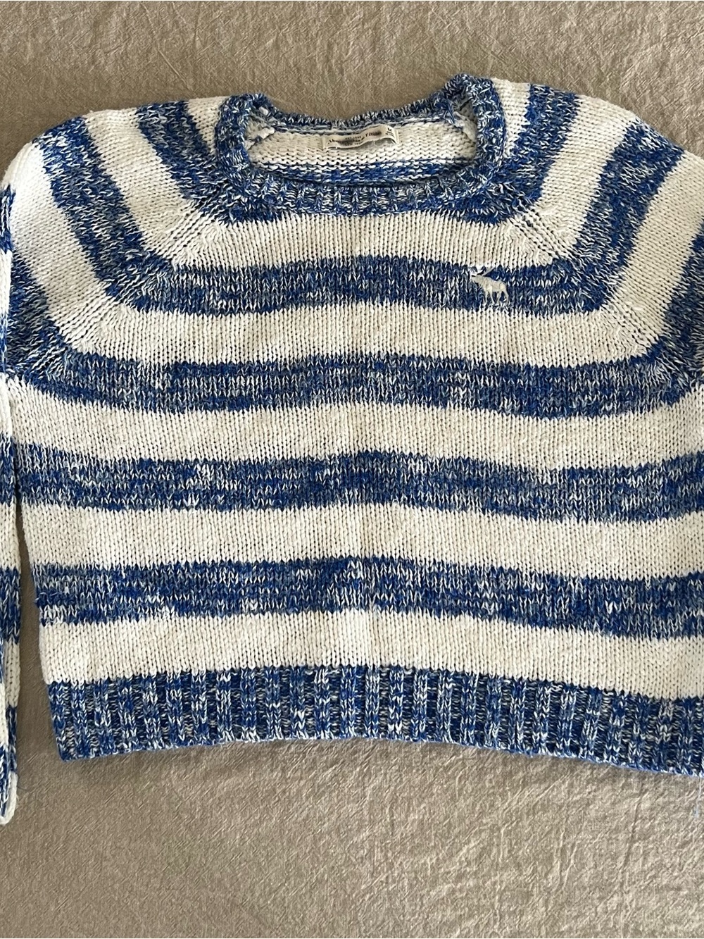 Abercrombie & Fitch Striped Blue and White Knit Sweater - Women's
